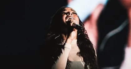 Tinashe singing during a live concert in 2015